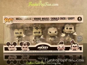 Disney Mickey and Friends #4 Mickey Mouse / Minnie Mouse / Donald Duck / Goofy Vinyl Figure Bobblehead Vaulted Collectible With Protector Funko Pop Figure